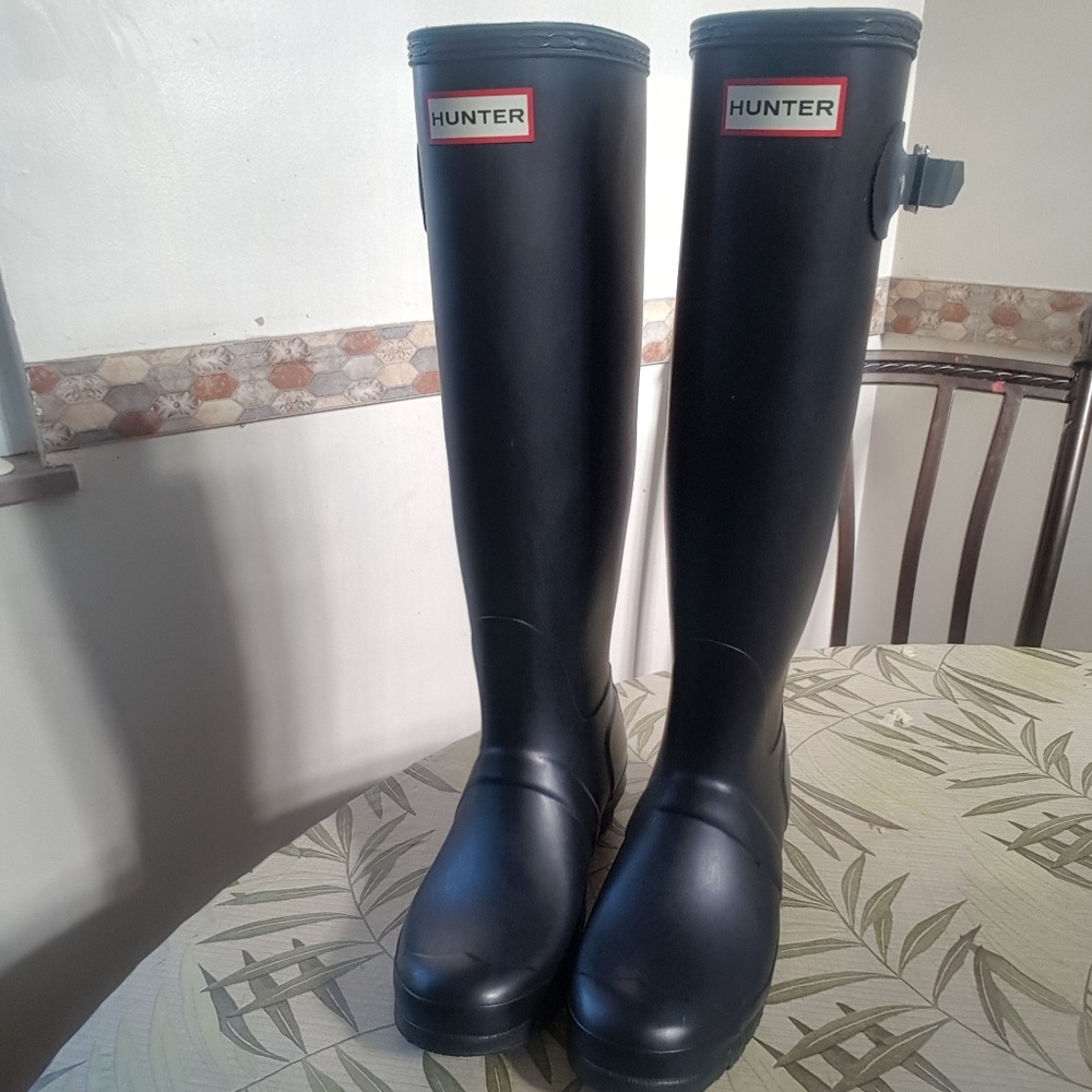 Black matte hunter rain boots!!!!